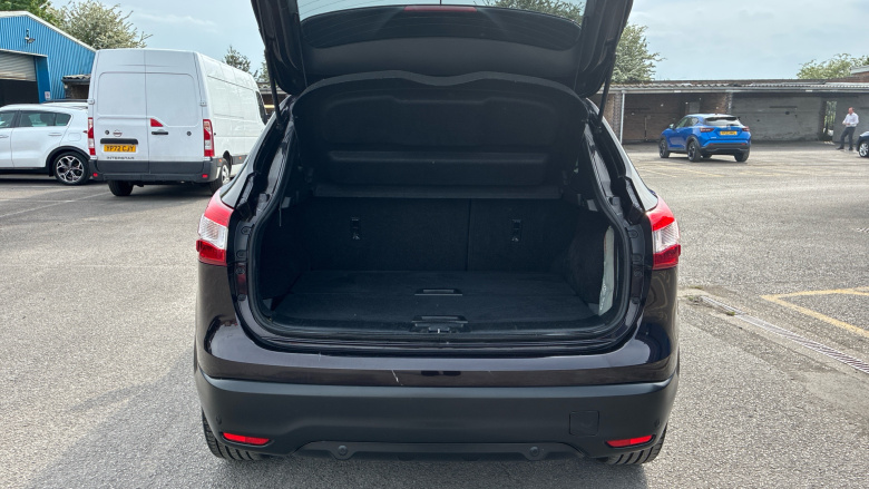 Nissan Qashqai 1.2 DiG-T N-Connecta 5dr Petrol Hatchback